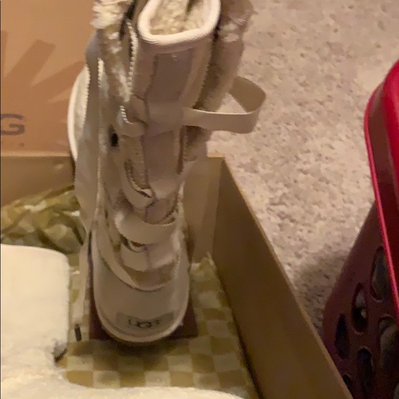Bnib uggs - Picture 3 of 3